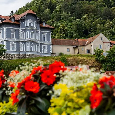 Dom wakacyjny Lodge Trtinka /W Terrace & Bbq In Nature - Happy Rentals